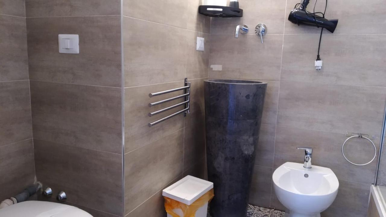 Chambre Lit Queen-Size avec Balcon