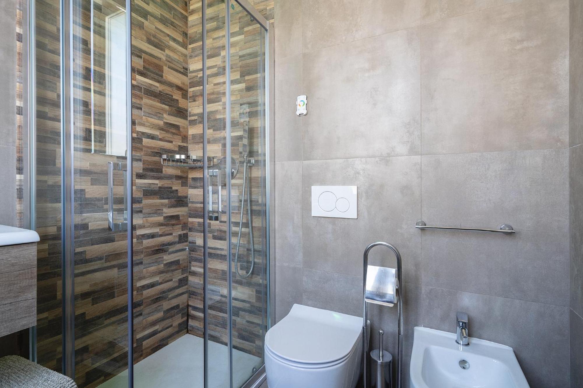 Large Double Room Chimney
