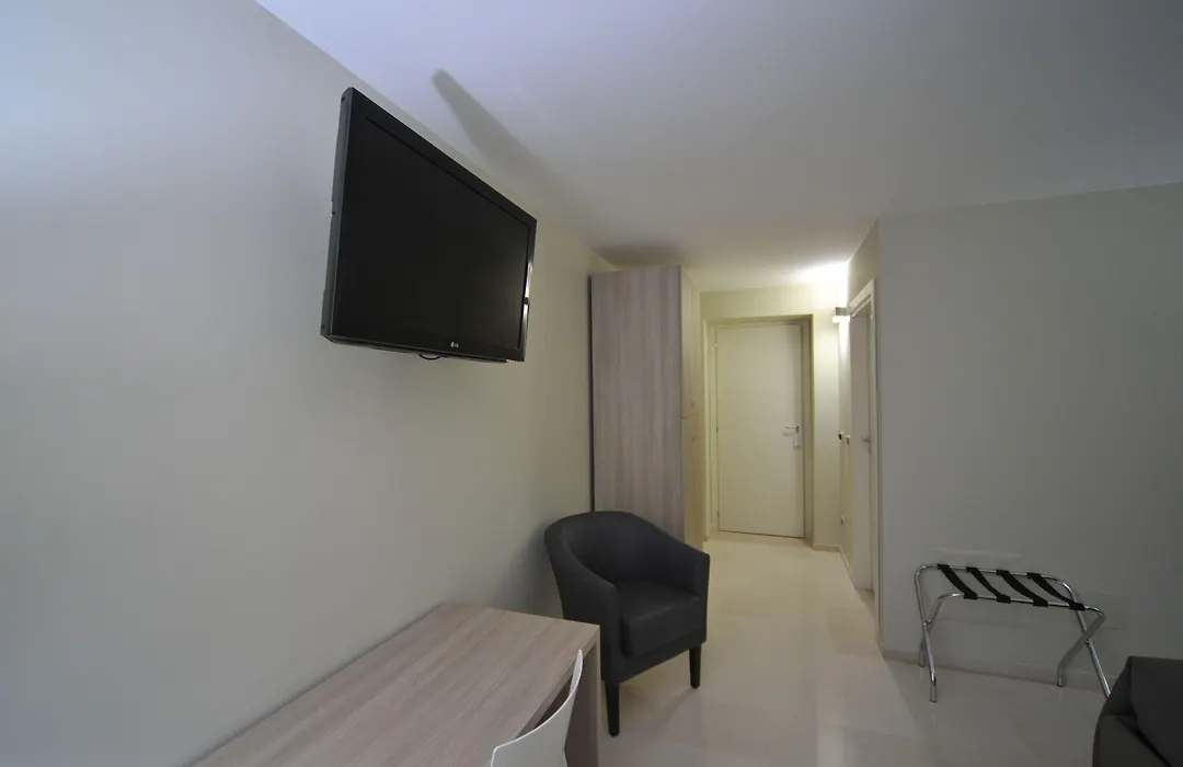 Gatto Bianco House-1